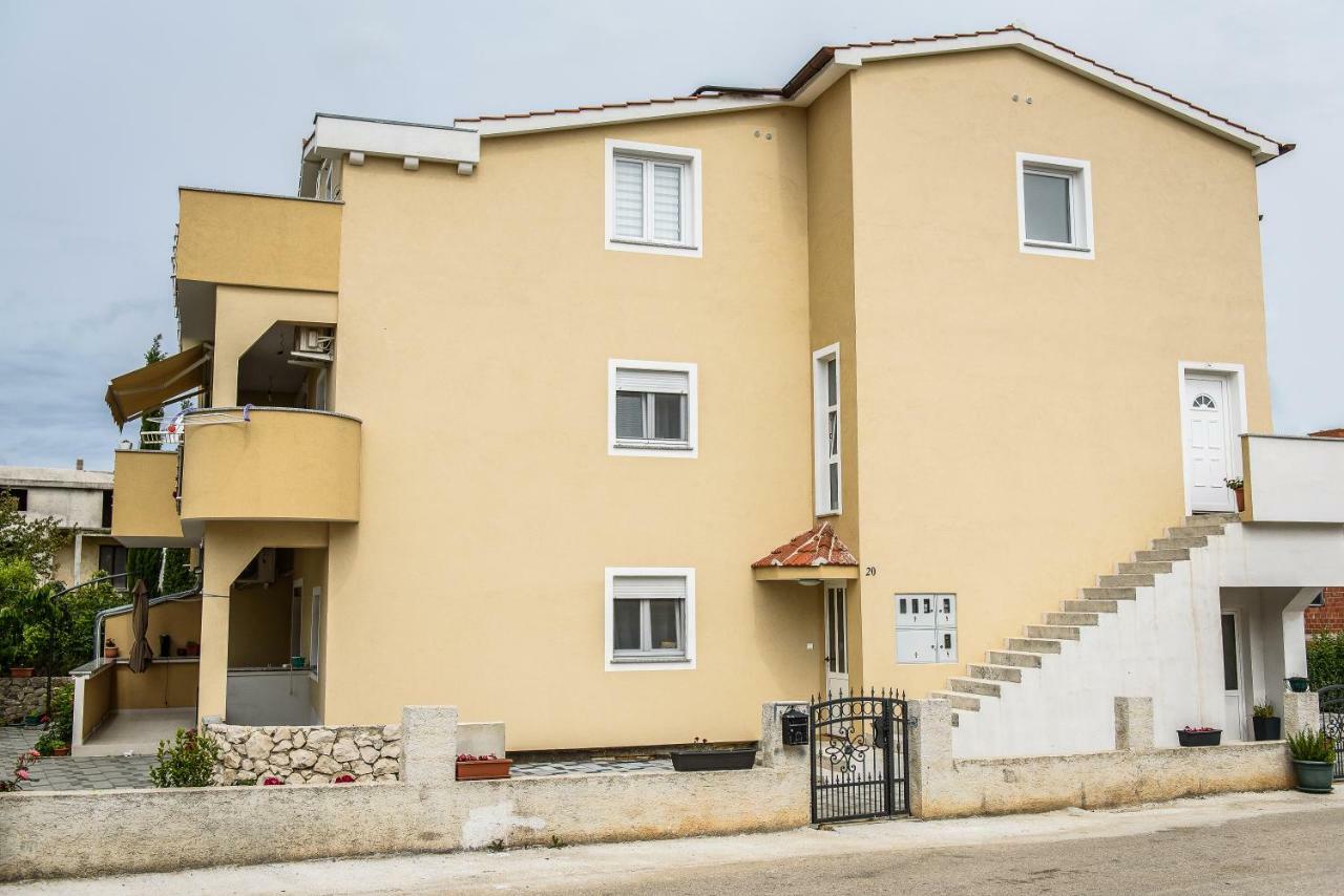 Apartman Nina Appartamento Zara Esterno foto